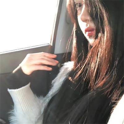 踉跄的女孩